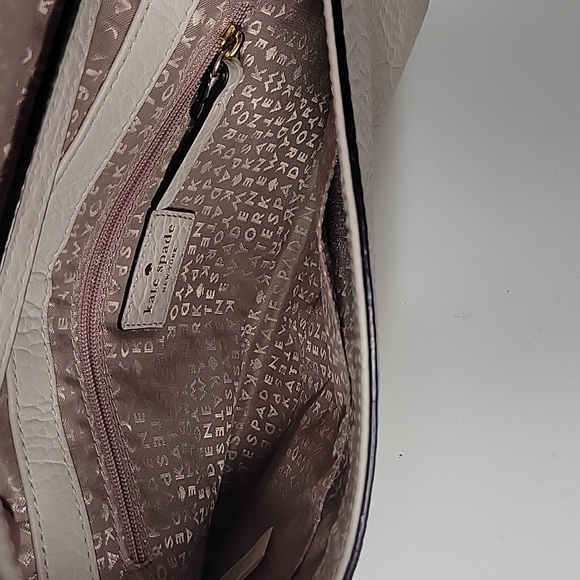 Kate Spade new York crossbody. - Picture 3 of 7